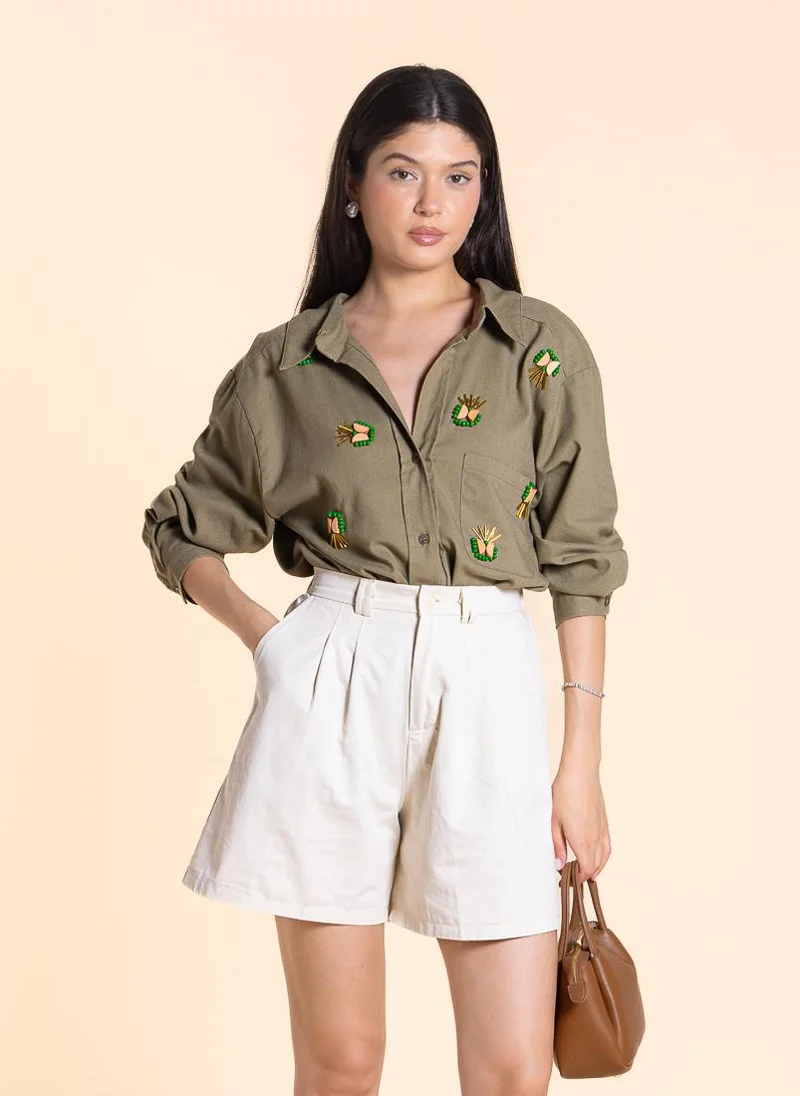 SHAPES DETAILED EMBROIDERED COMFORT SHIRT