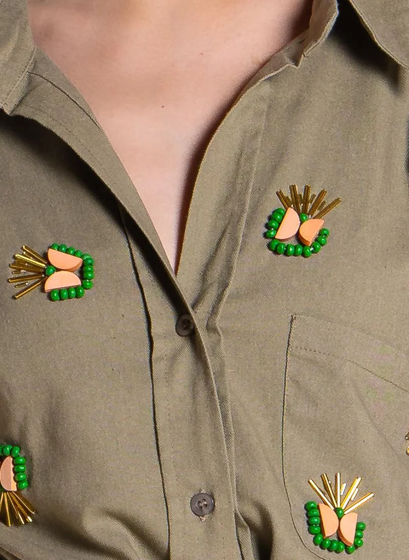 SHAPES DETAILED EMBROIDERED COMFORT SHIRT
