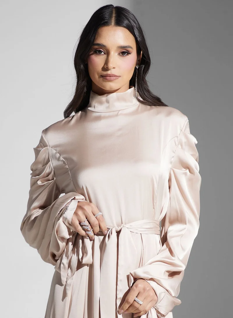 خزانة فستان بأكمام منتفخة