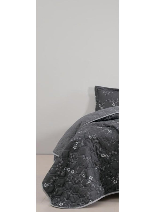 Red Rose A king-sized summer microfiber double quilt that adds beauty and elegance to your room, measuring 230*250cm. - Image 2