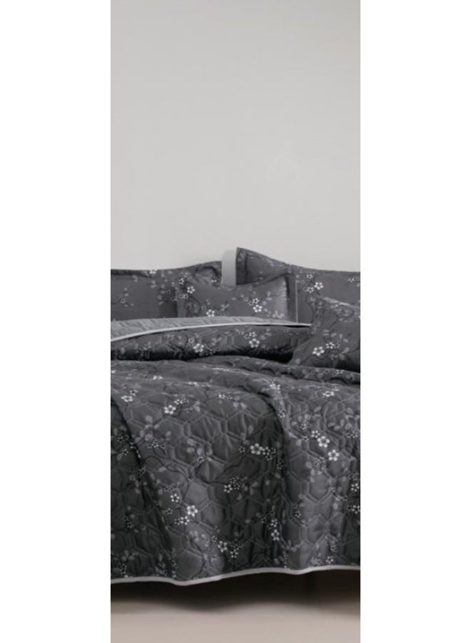 Red Rose A king-sized summer microfiber double quilt that adds beauty and elegance to your room, measuring 230*250cm. - Image 3