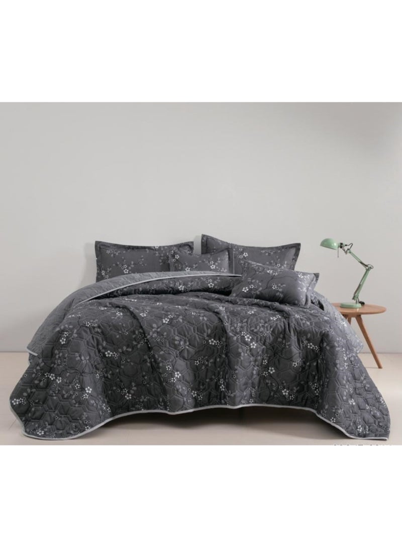 Red Rose A king-sized summer microfiber double quilt that adds beauty and elegance to your room, measuring 230*250cm. - Image 1