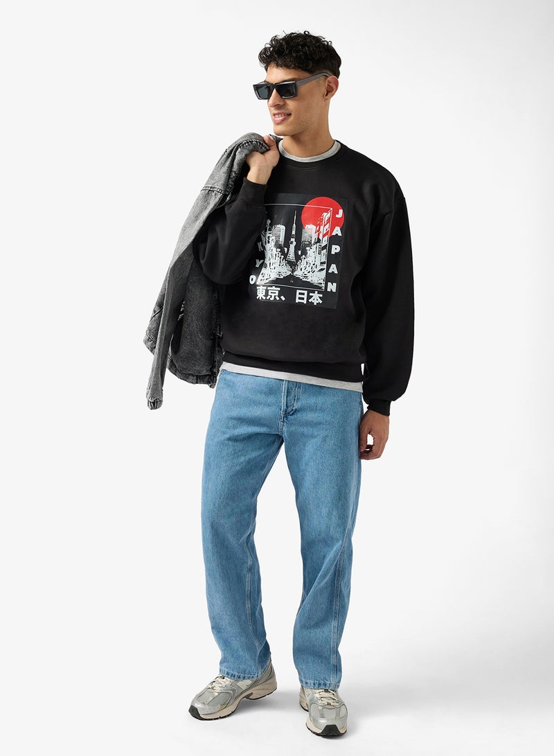 سفنتي فايف سويت شيرت بطبعة جرافيك أمامية - Image 4