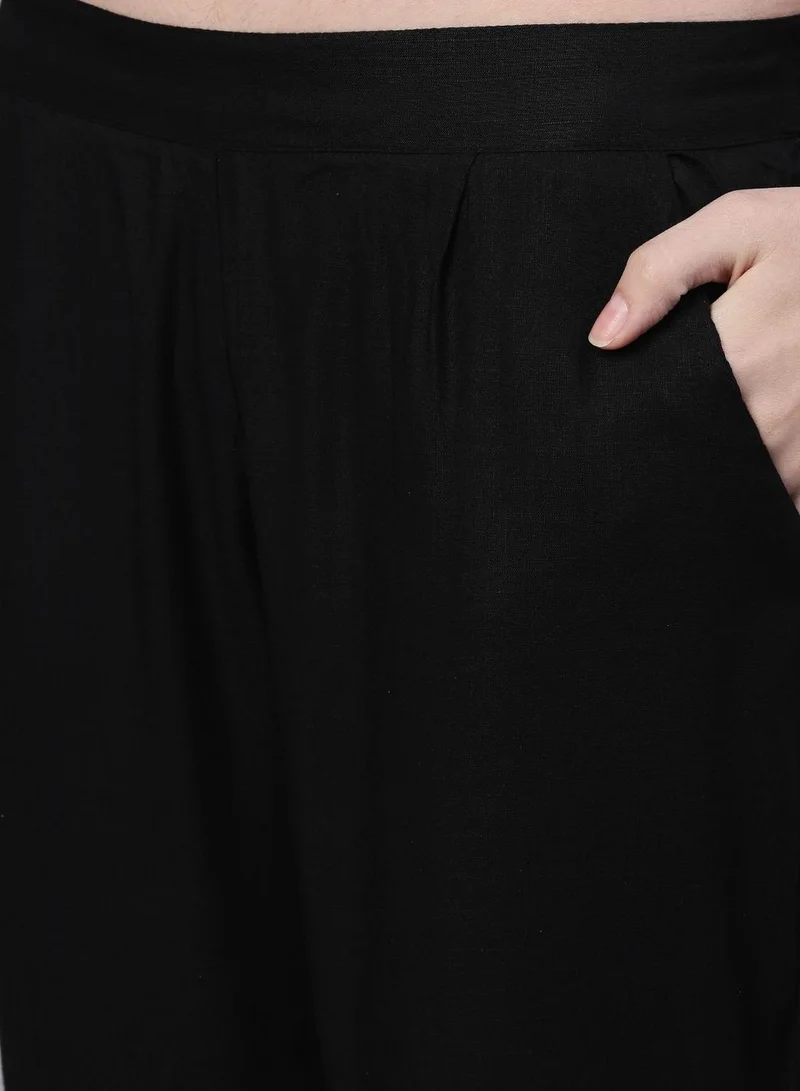 آي شين طقم كورتا نسائي أسود من الرايون مزين بطول كامل بقصة مستقيمة كاجوال