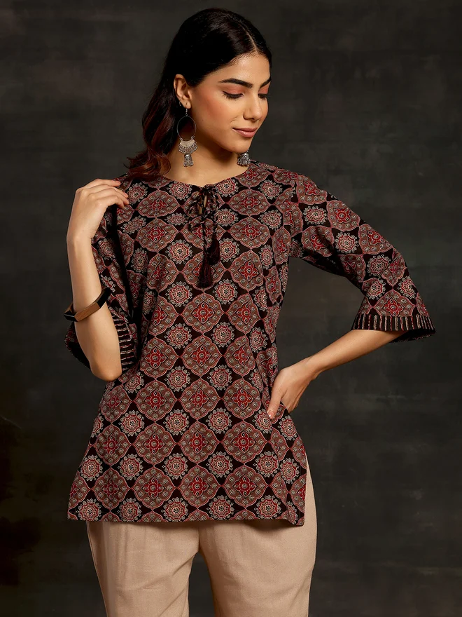 Libas Black Printed Cotton Straight Kurti