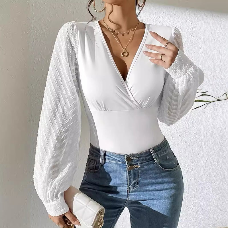 تيشيرت نسائي بقصة V عميقة وأكمام طويلة مع لمسات شيفون - Image 1