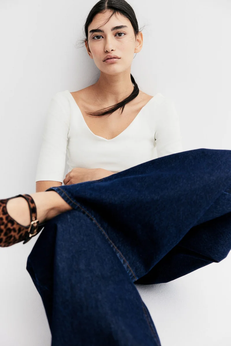 اتش اند ام بلوزة بقبة V