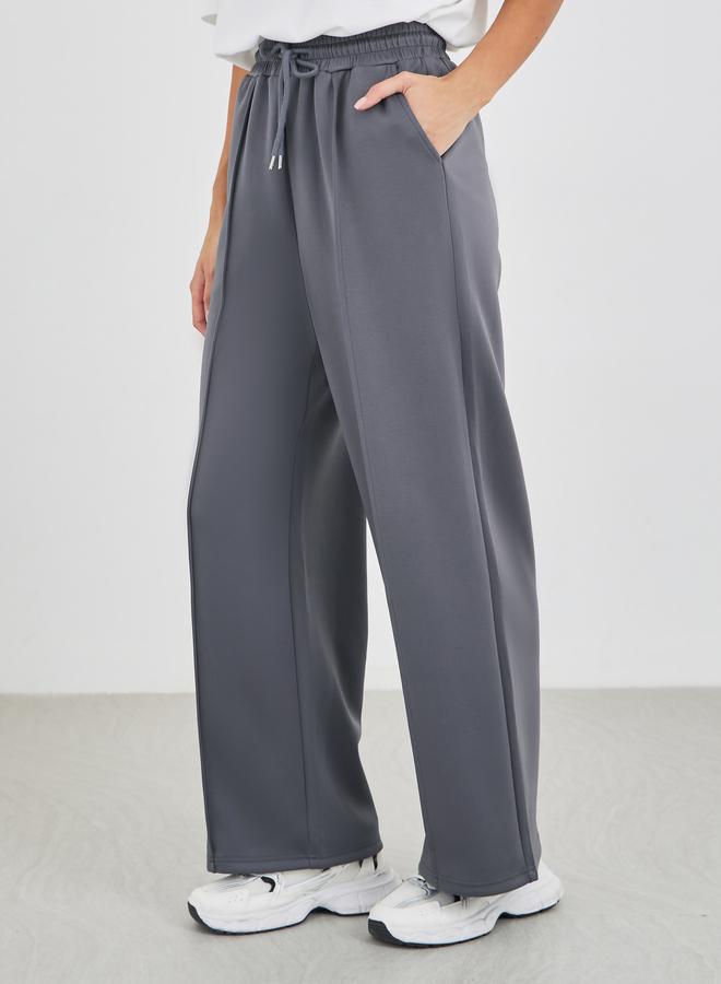 ستايلي بنطلون جوجر سكوبا بتفاصيل ثنيات وخصر مطاطي - Image 2