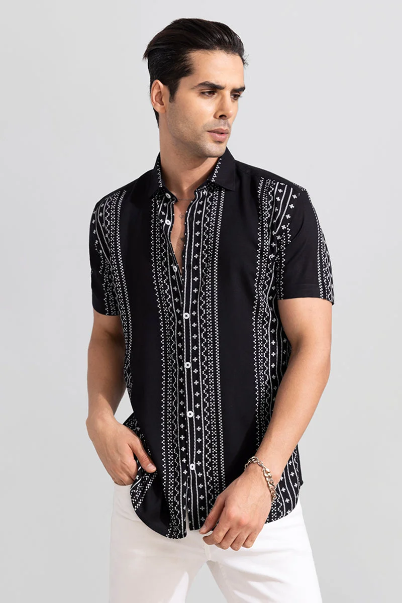 سنيتش Black Geometric Half Sleeve Slim Fit Casual Shirt