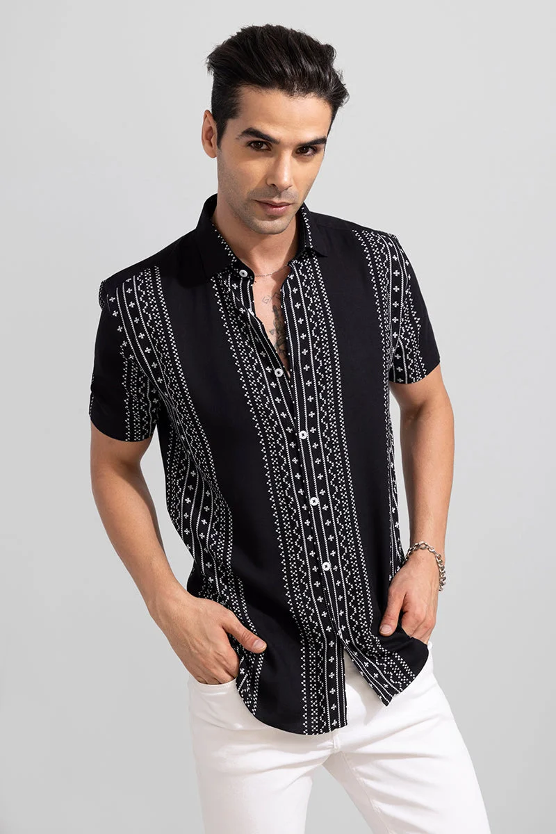 سنيتش Black Geometric Half Sleeve Slim Fit Casual Shirt
