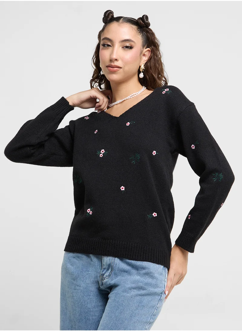 جينجر Floral Embroidered V Neck Sweater