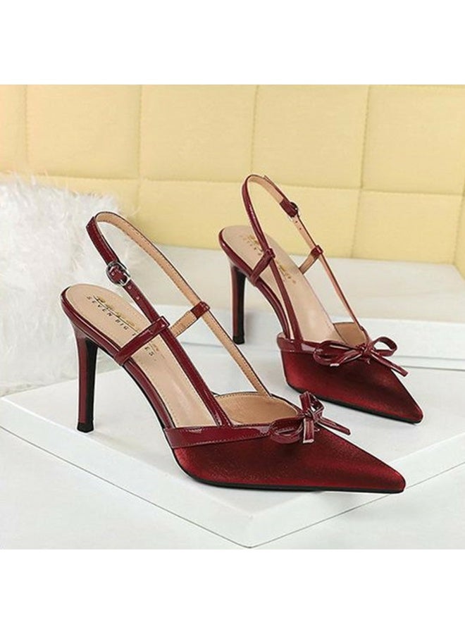 بيج تري مضخات إصبع القدم المغلقة للنساء الكعب العالي مع الديكور القوس النبيذ الأحمر 9 سم - Image 2