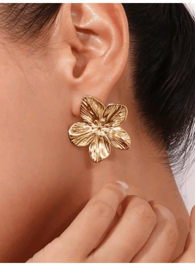 Shein 1 Pair Fashion Minimalist Exaggerated Vintage Big Flower Petal Design Statement Stud Earrings - Image 1
