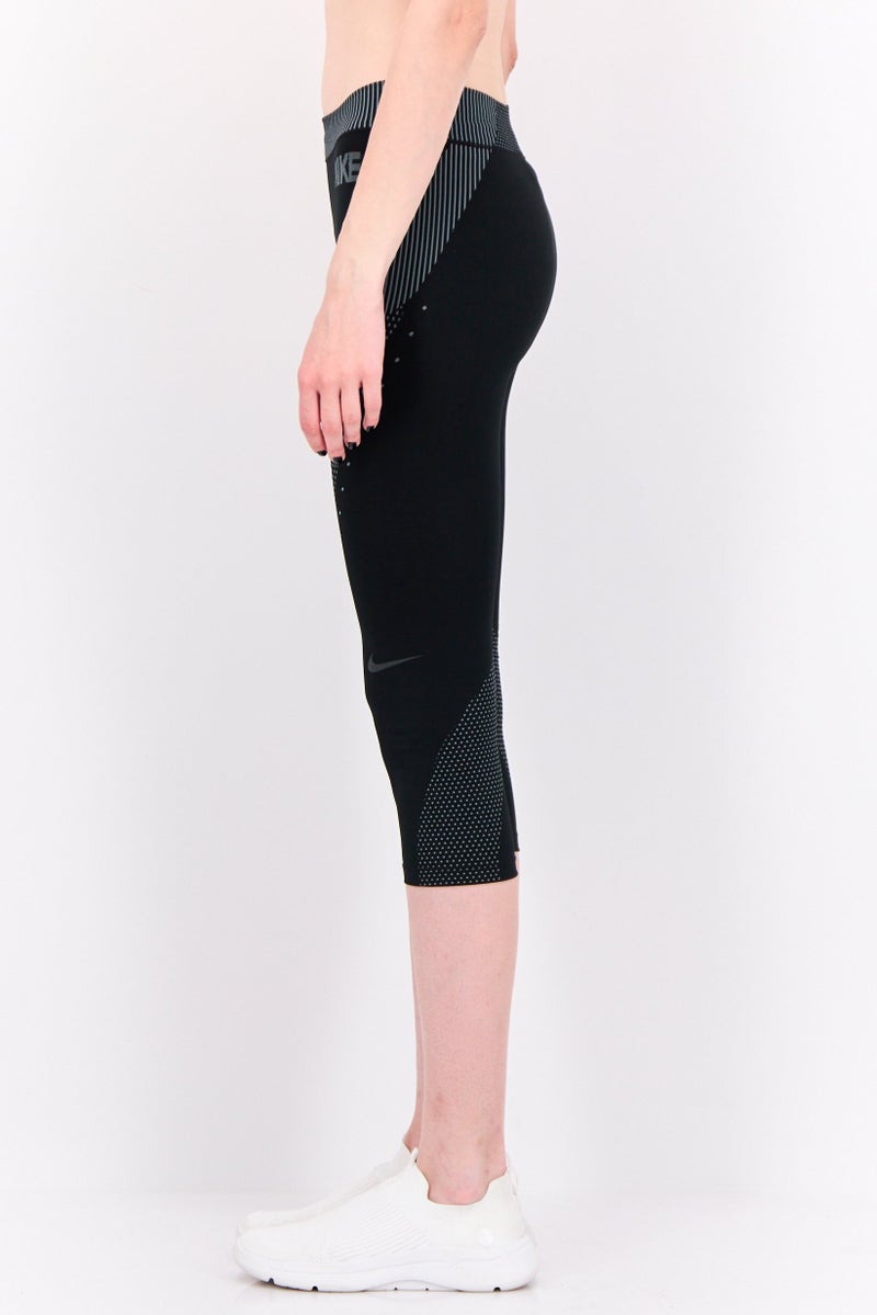 Nike ملابس رياضية نسائية بليزر شعار العلامة التجارية خارجية ضيقة، سوداء - Image 2