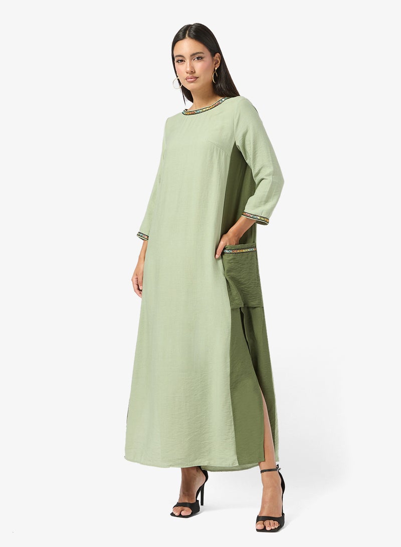 Khizana Jalabiya With Embroidered Trim - Image 4