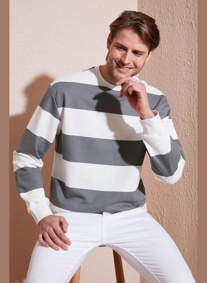 بوراتي بلوزة قطنية مخططة بقصة عادية وياقة دائرية للرجال