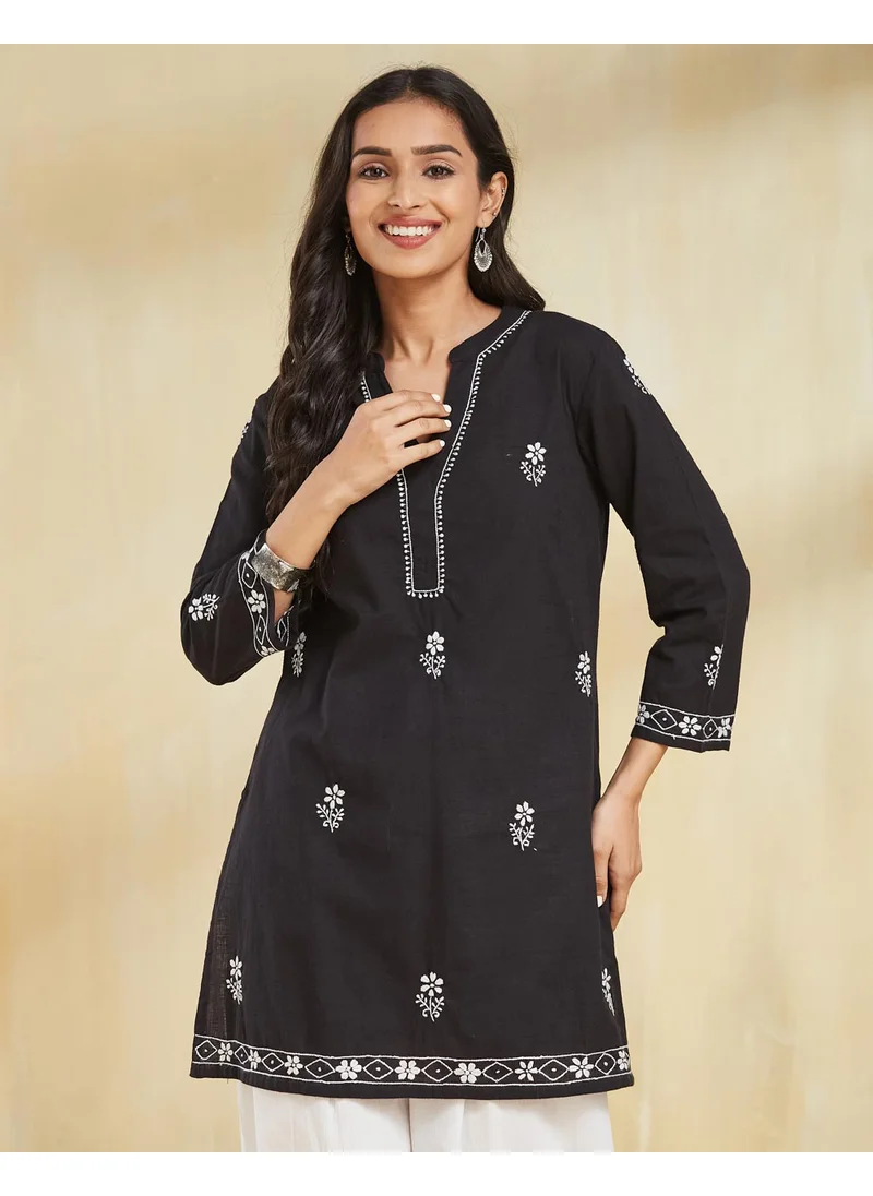 فاب انديا Black Cotton Slim Fit Chikankari Short Kurta