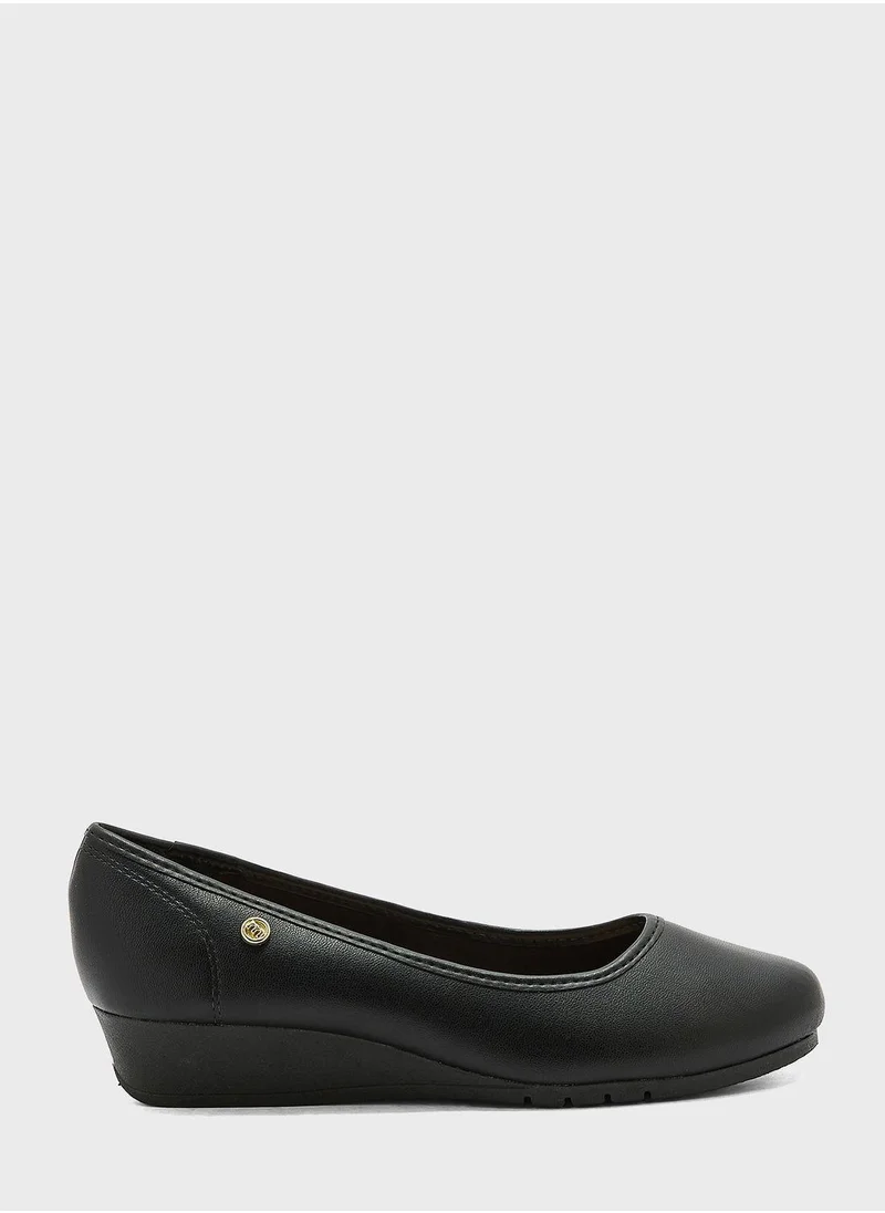 MOLECA Hattie Close Toe Mid Heel Pumps