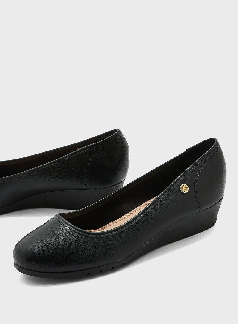 MOLECA Hattie Close Toe Mid Heel Pumps