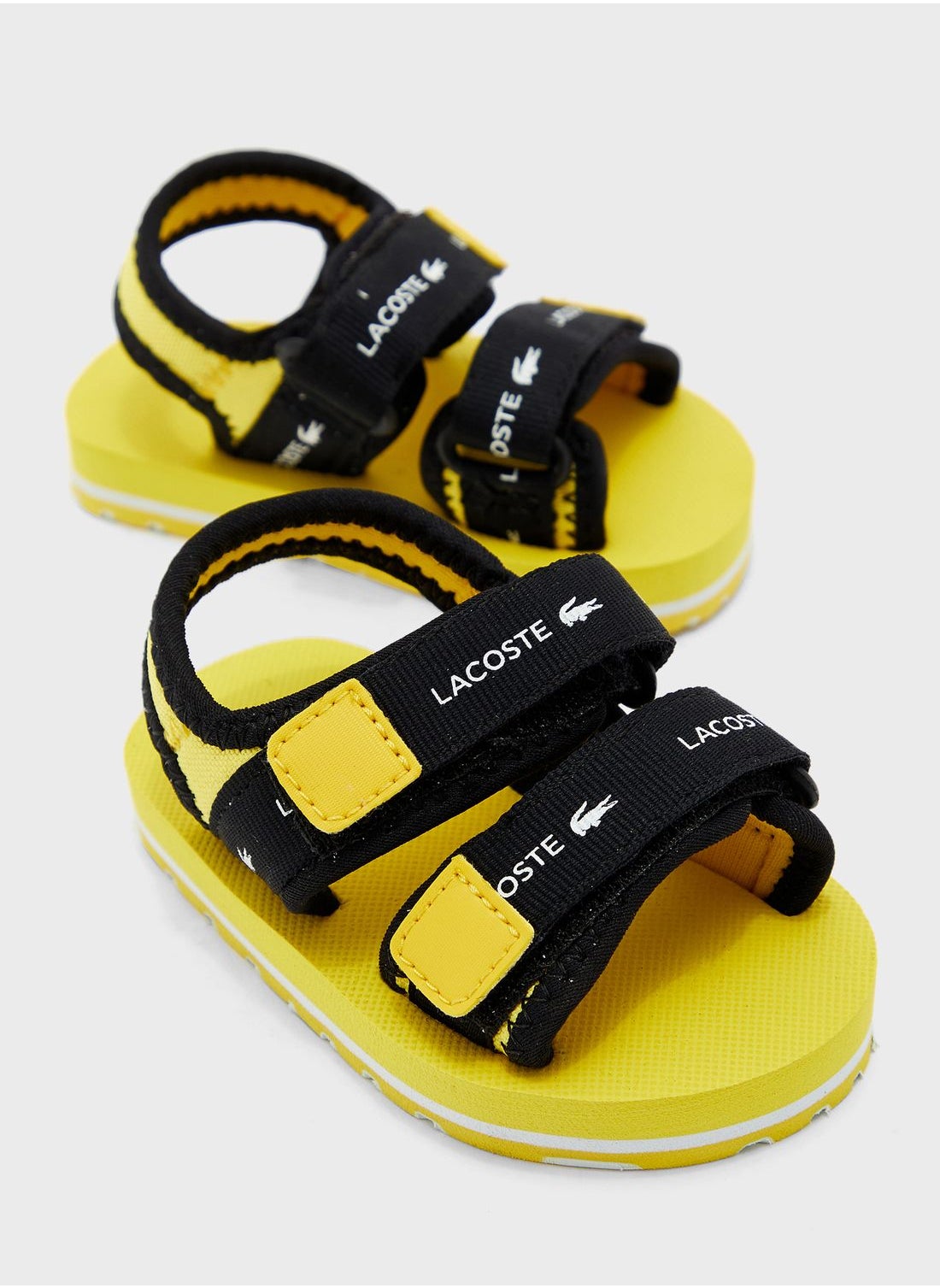 Kids lacoste hot sale flip flops