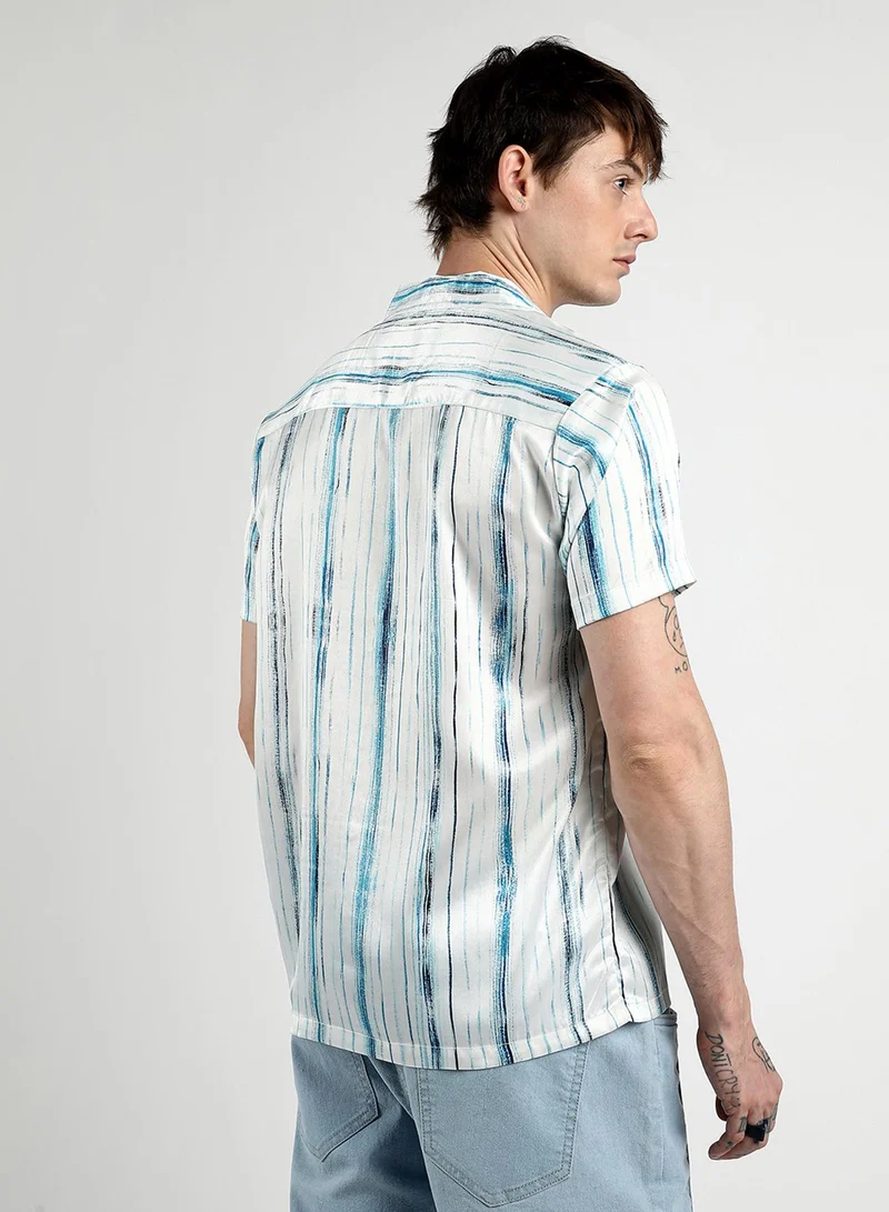 Campus Sutra Campus Sutra Men's Ivory White Brush Strokes Shirt For Casual Wear | Cuban Collar | Short Sleeve | Button Closure | Shirt Crafted With Comfort Fit For Everyday Wear