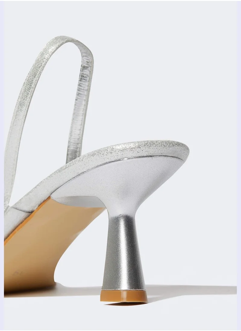 ديفاكتو Low Heeled Satin Shoes