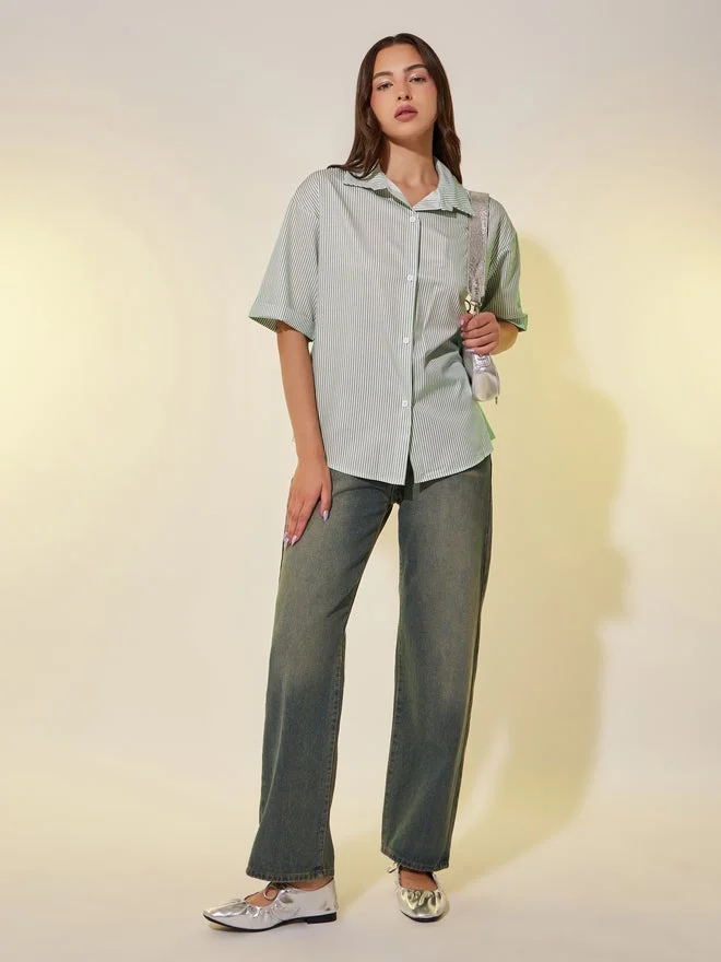 تايك تو قميص مخطط بأكمام قصيرة مقاس كبير