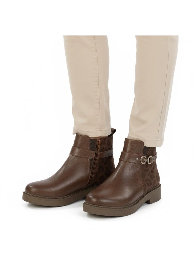 Stylish women's boots with a side pattern and elegant design, equipped with a metal strap. - Image 1