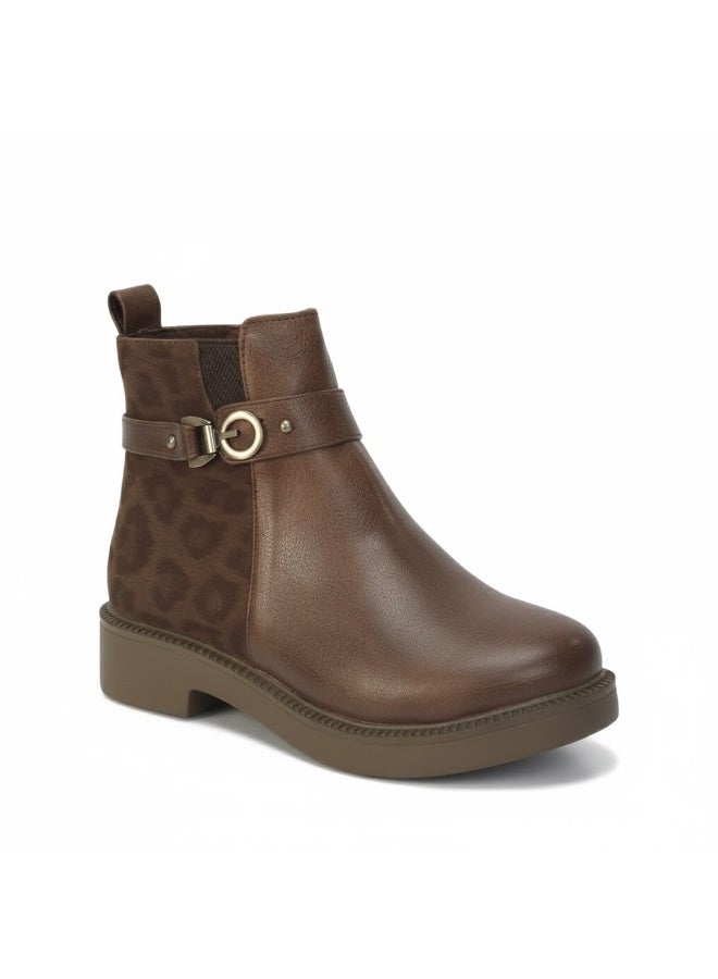 Stylish women's boots with a side pattern and elegant design, equipped with a metal strap. - Image 2