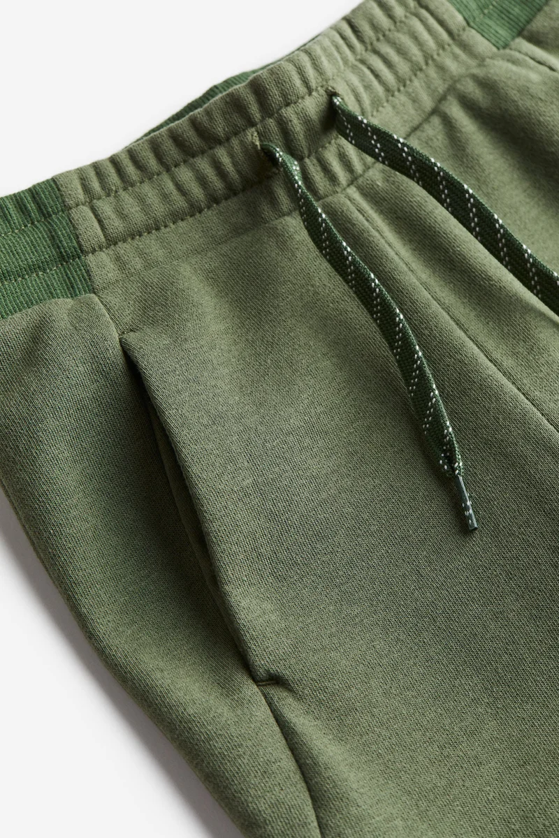 اتش اند ام بنطلون رياضي بجزء متين عند الركبة