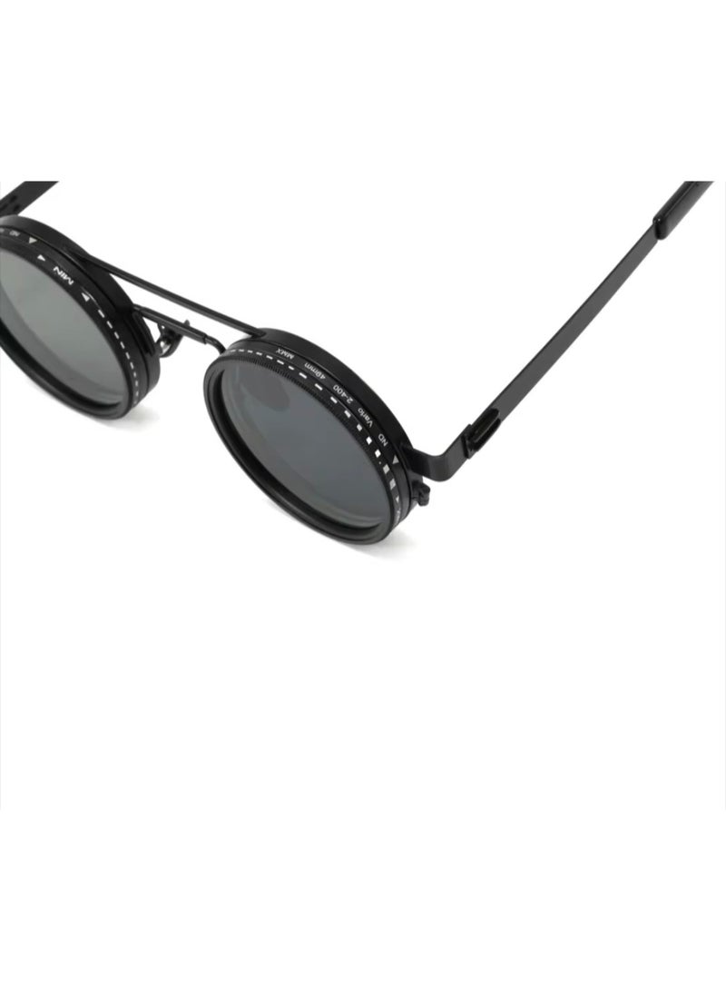 Generic Manually adjustable lenses are sunglasses whose lenses can be adjusted from light to dark and vice versa using a special mechanism, allowing the user to choose the degree of darkness according to their comfort and lighting conditions.  - Image 2
