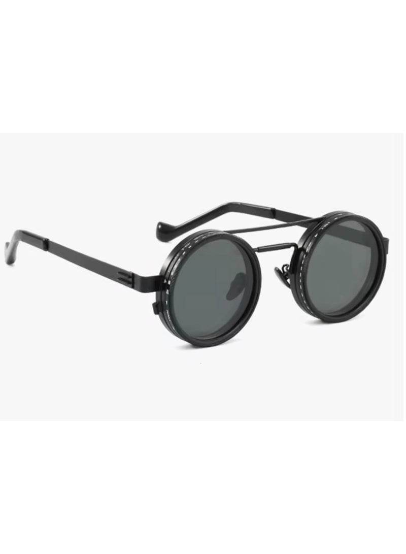 Generic Manually adjustable lenses are sunglasses whose lenses can be adjusted from light to dark and vice versa using a special mechanism, allowing the user to choose the degree of darkness according to their comfort and lighting conditions.  - Image 3