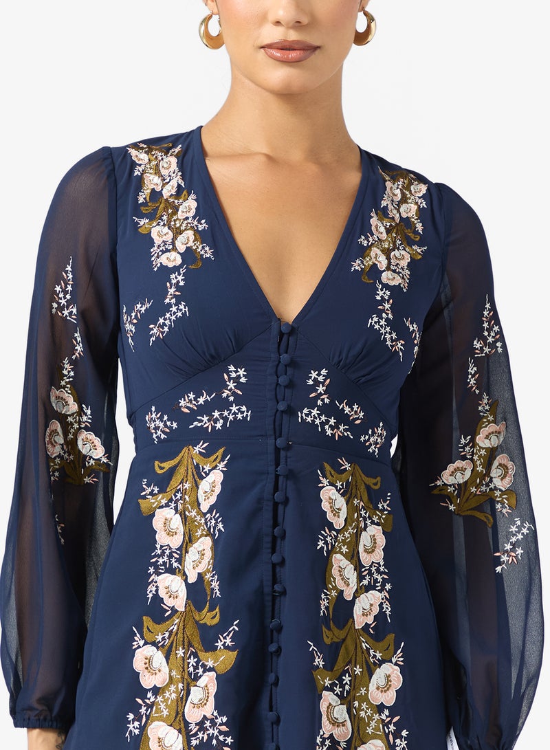 فروك اند فرل فستان مزين بياقة على شكل حرف  وتفاصيل كشكش - Image 3