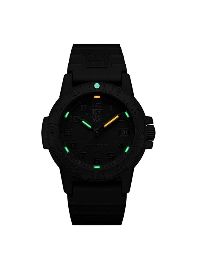 Luminox ساعة يد مطاطية للجنسين على شكل دائري - XS.0301.L - 39 مم - Image 2