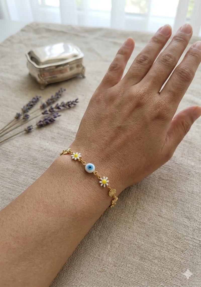 Delicate Chain Bracelet Adorned with Daisy Flowers & Evil Eye Bead - Trendy Fashion Wristband (Available in Multiple Colors)