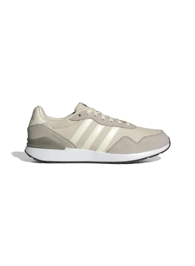 adidas أحذية رياضية رجالية بيج  .
