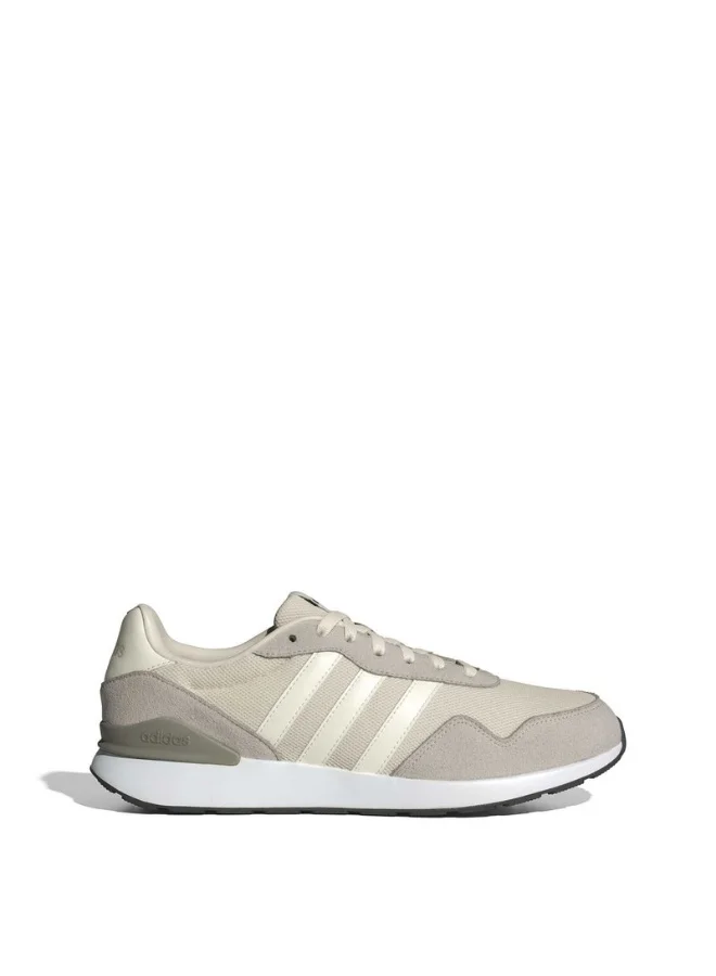 adidas أحذية رياضية رجالية بيج  .