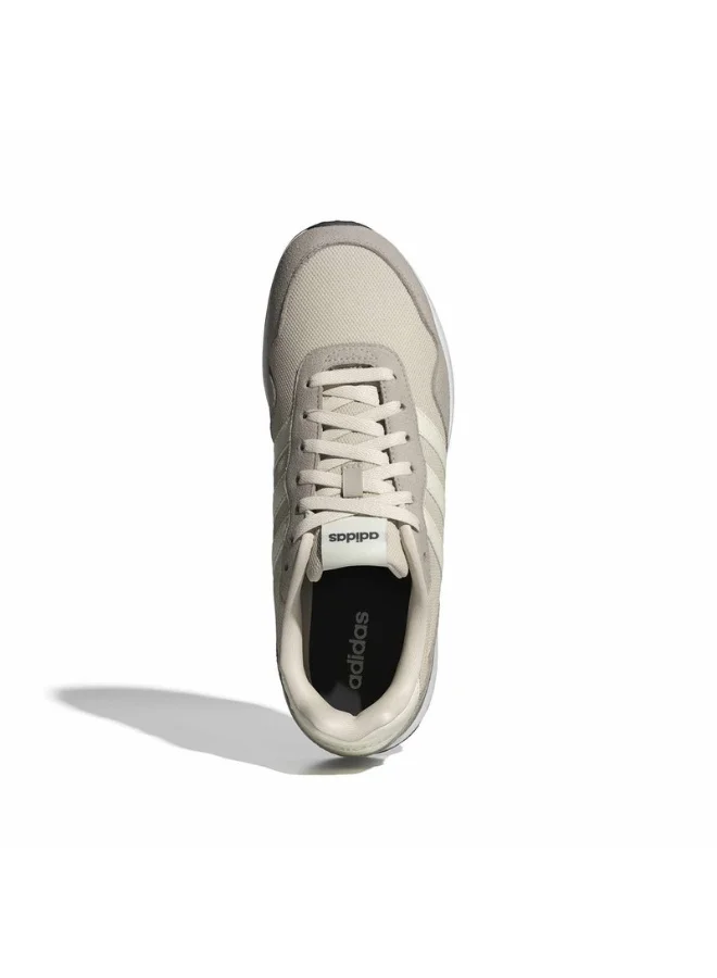 adidas أحذية رياضية رجالية بيج  .