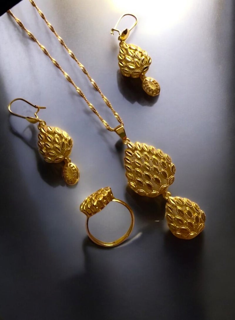 غولدماكس طقم نسائي شبيه بالذهب مكون من سلسال وحلق اذن وخاتم بمقاس موحد مطلي عيار 21 - Image 3