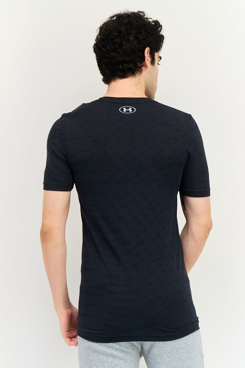 UNDER ARMOUR تي شيرت خارجي قصير الأكمام للرجال بتصميم ملائم مع شعار العلامة التجارية، أسود - Image 3