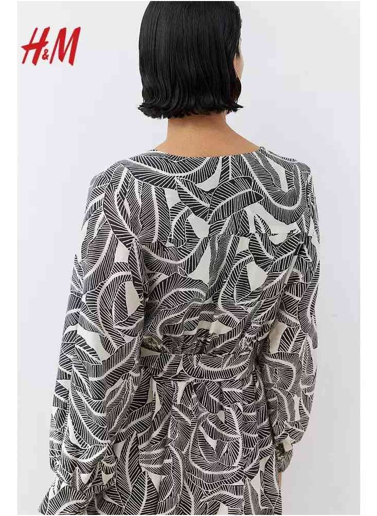 H and M - HM Women's New Loose Lightweight Comfortable And Fashionable Dress - Image 1