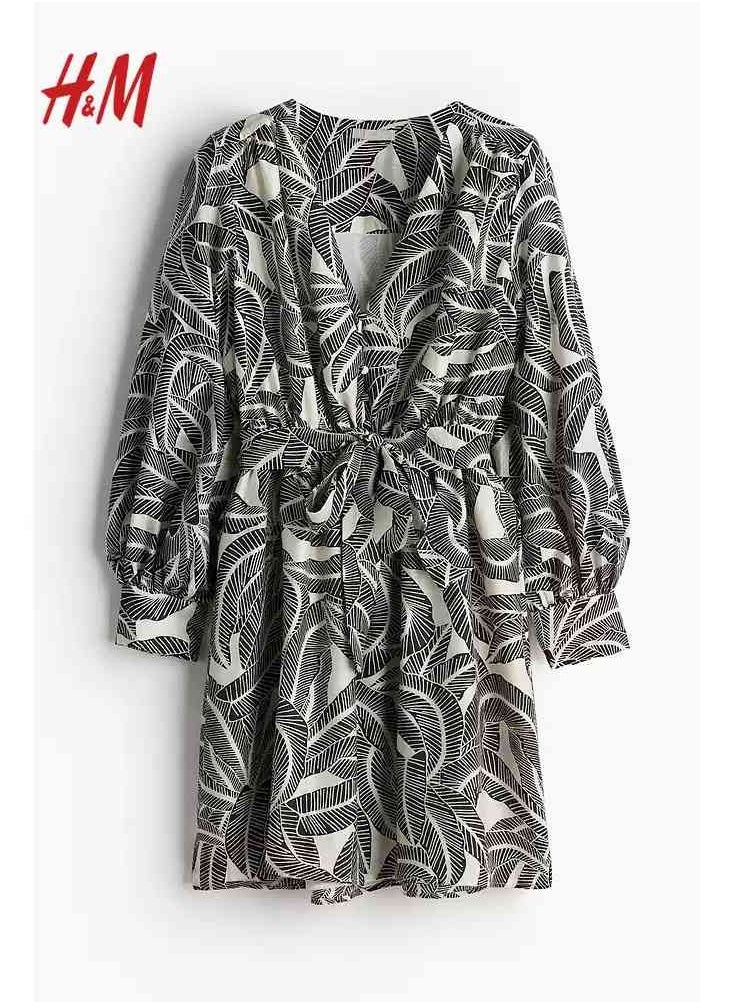 H and M - HM Women's New Loose Lightweight Comfortable And Fashionable Dress - Image 1