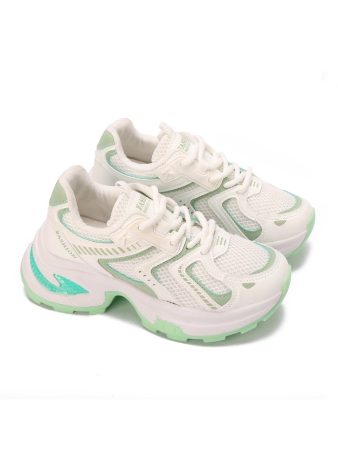 حذاء رياضي نسائي شبكي خفيف الوزن للأنشطة اليومية بنعل مريح - متوفر بألوان ومقاسات مختلفة - Image 1