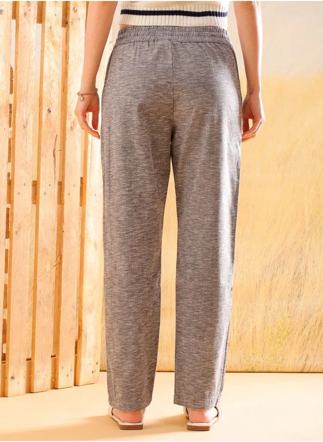 مرفوعة Women Regular Fit Solid Mid-Rise Elasticated Trousers
