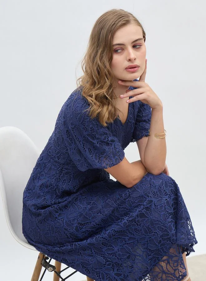 ستايلي فستان ميدي A-Line بأكمام بالون من Styli
