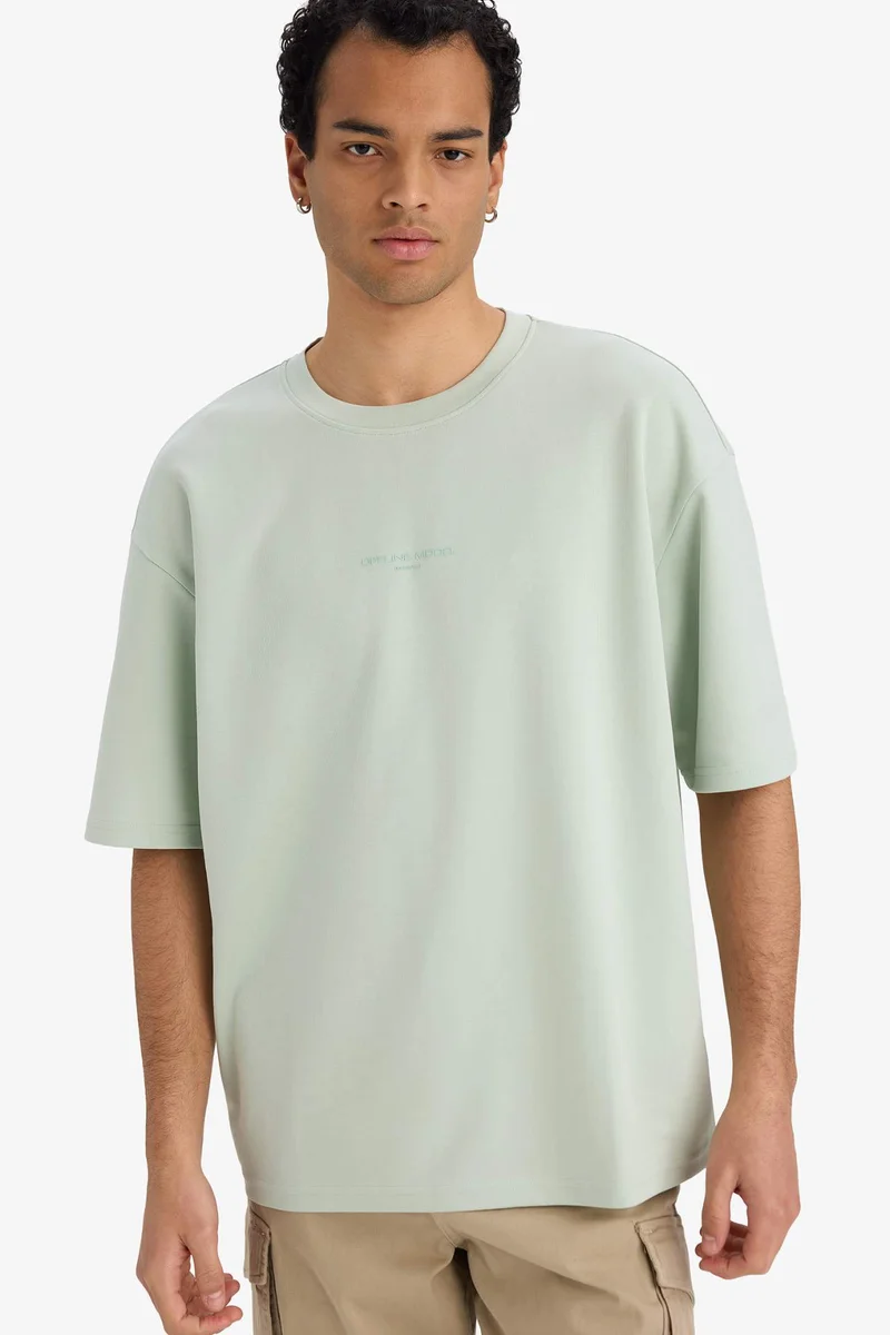 ديفاكتو Boxy Fit Crew Neck Short Sleeve T-Shirt