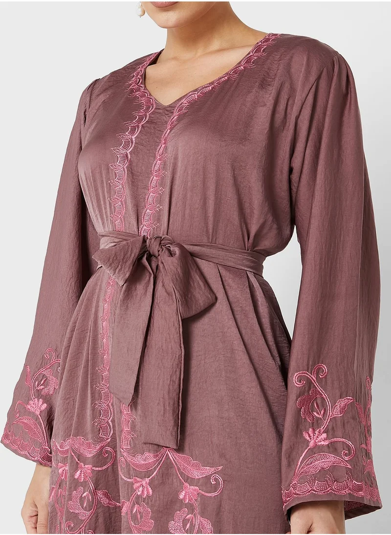 hayas closet Embroidered Belted jalabiya