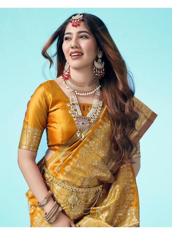 SIRIL ساري سيريلي من الحرير الصناعي النسائي بتصميم بناراسي جاكار مع قطعة بلوزة غير مخيطة (3409S112_أصفر) - Image 4