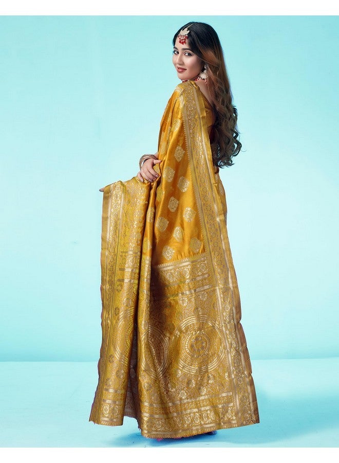 SIRIL ساري سيريلي من الحرير الصناعي النسائي بتصميم بناراسي جاكار مع قطعة بلوزة غير مخيطة (3409S112_أصفر) - Image 3