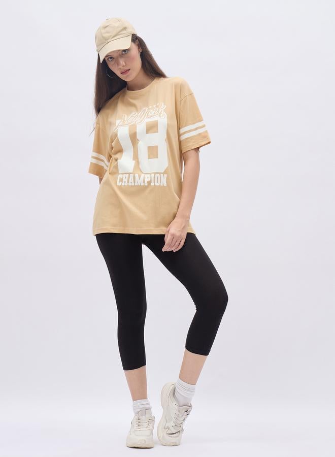 ستايلي تيشيرت أوفر سايز بياقة مستديرة وطبعة جرافيك - Image 1